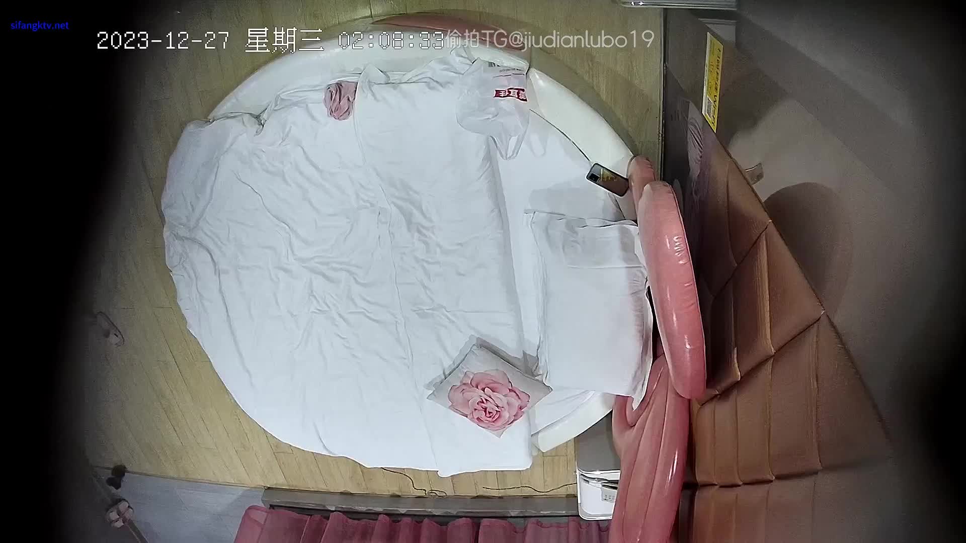 2023-12-27早期酒店偷拍 年轻人真的会玩一小伙子竟然约了个少妇还是自己的老乡 操了一晚上年轻就是身体好