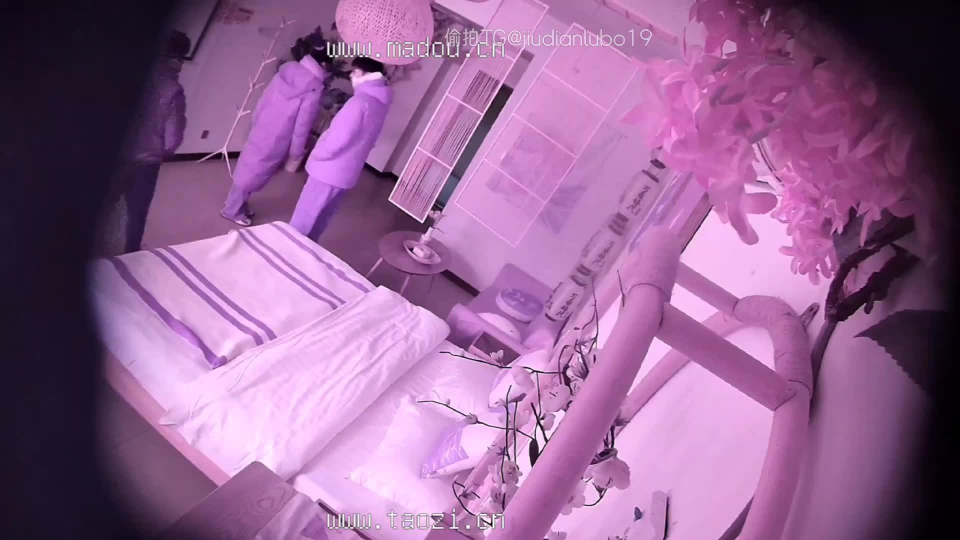 2024-2-1早期安防酒店偷拍  极品校花级别女神白丝诱惑男友 忍不住直接开操