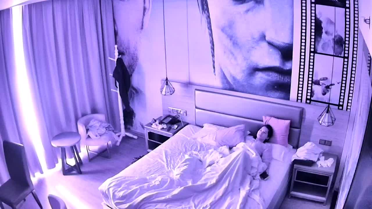 2023-9-20绝版酒店偷拍 这个男友也太会了吧，动作温柔又有力 女友的声音太好听了，听得我都脸红心跳 大学生就是不一样，感情真好啊
#激情四溢 #酒店偷拍