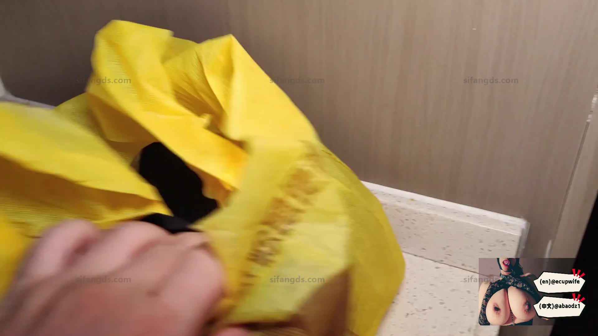 ri.bi-【1月新档】【绿帽巨乳人妻】推特36E人妻原创夫妻「家有E妻」付费资源【E嫂巨乳地产推销员（下）】鸡巴玩物后门直入