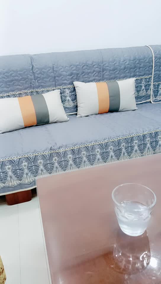 ri.bi-【剧情演绎】给骚货嫂子下药后偷偷在房间抠逼自慰 趁机冲出进去掏出大黑吊拔掉内裤插入嫂子骚逼