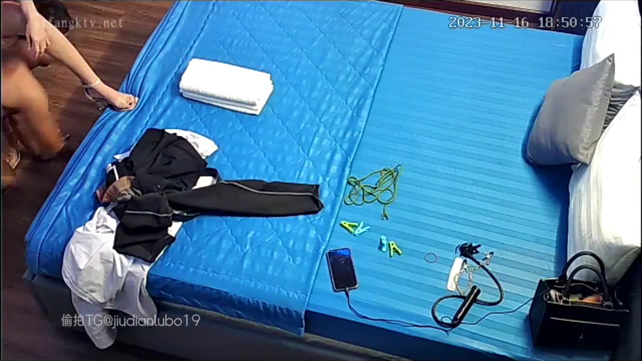 2023-11-16 绝版酒店偷拍 顶级风格第一次见！男的竟然有这癖好叫了个女S长得还很漂亮虐待自己的小弟弟 狠狠的拳击鸡巴用橡皮筋弹蛋蛋男的看着又爽又疼的样子