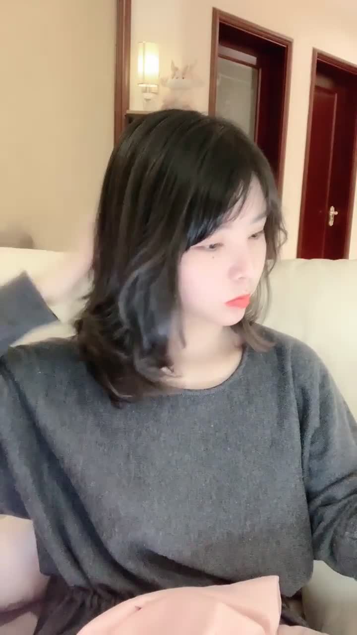 ri.bi-温婉女神！肤白貌美 一对圆乳极好看【婉儿】全裸勾魂魅舞 狂扣逼喷水