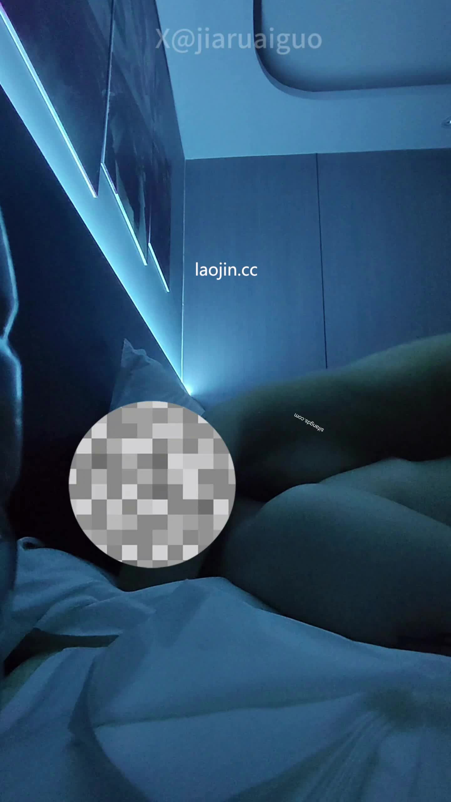 ri.bi-2025年最新流出，百人斩泡良大神，【苏北第一深情】，97年高级导游，经常去爬雪山极限运动等，床上喜欢并腿女