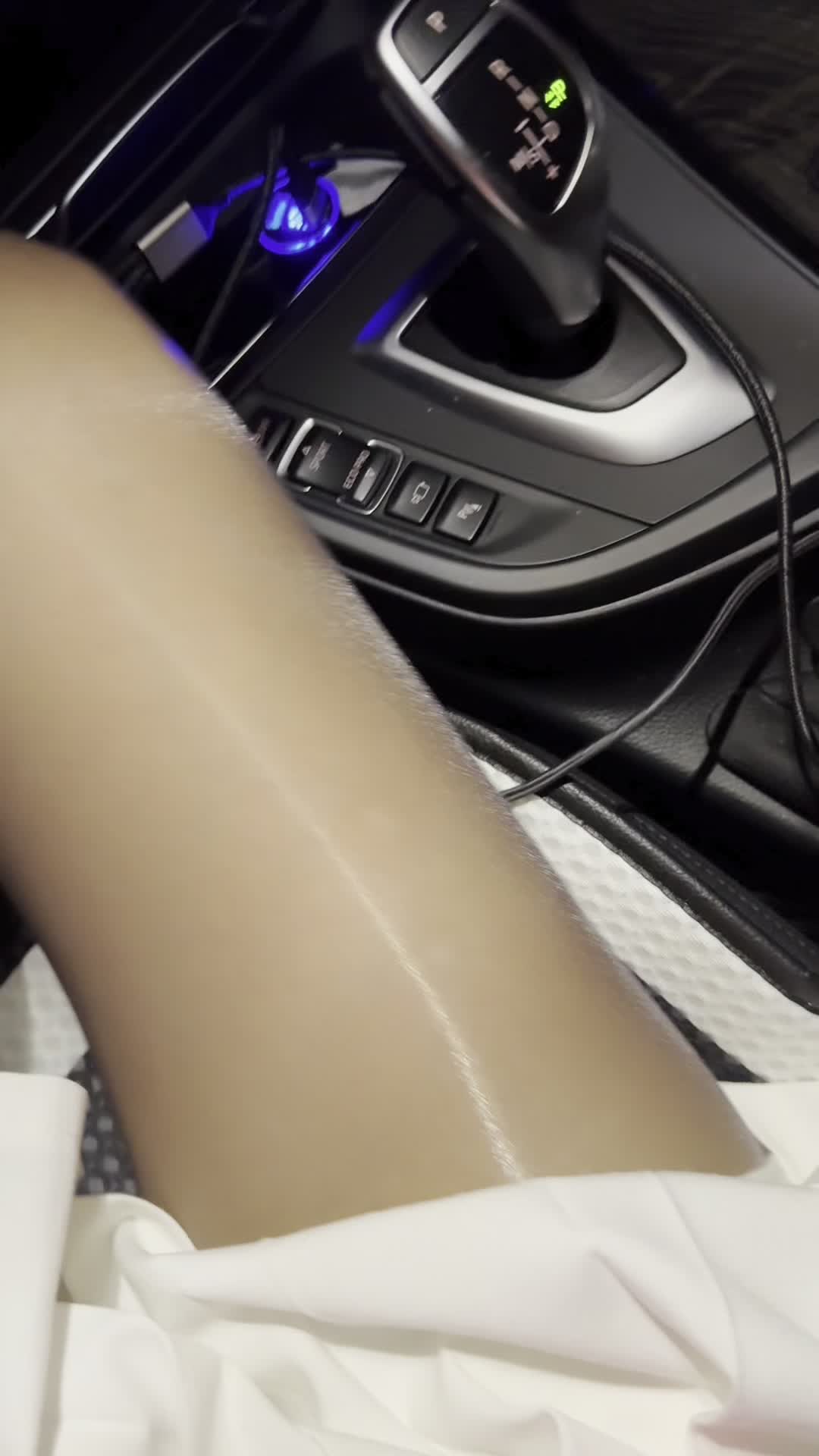 ri.bi-极品身材反差婊御姐『叶子』复出最新合集，黑丝M腿制服诱惑 户外露出啪啪，长腿翘臀女神在大鸡巴下姿意承欢 3