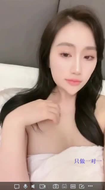 #巨乳 #自慰 #反差婊 #美女 #美胴
美女挤压自慰