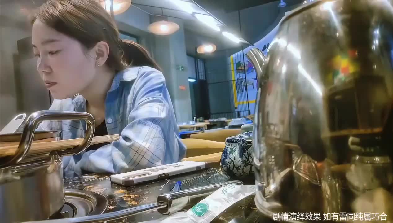 #偷窥 #淫荡对话 #女上位 #女性高潮 #探花
真实约炮商场黄金柜台少妇导购一开始还有点扭捏