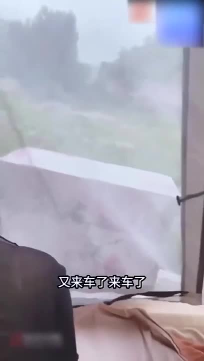 #乱伦 #口交 #偷拍自拍 #素人 #第一视角
兄妹野外激战中途妹夫打来电话乱伦30岁风韵犹存的妹妹