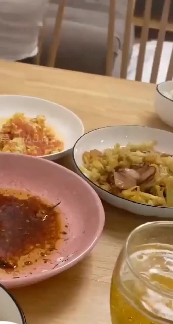 #剪辑 #淫叫 #骚逼 #骚货 #母狗
家有娇妻11单男是工地瓦工欲望真强狠干老婆五次吃饭中途都被强拉去操逼