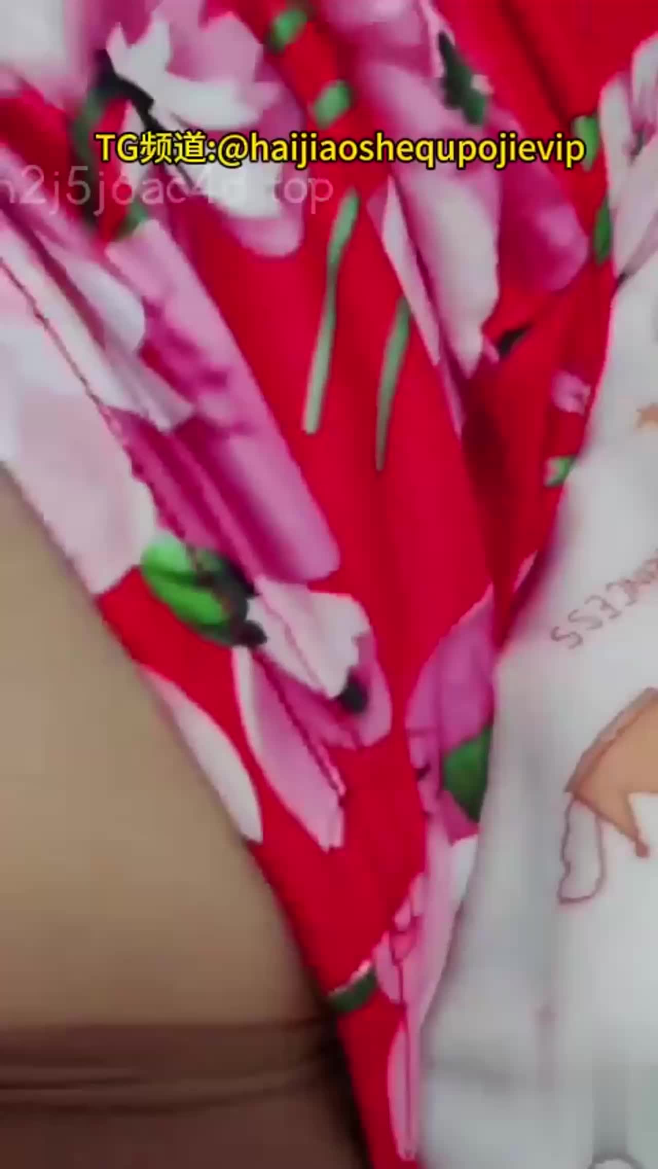 #潮吹 #手指插入 #丝袜 #狂插 #迷奸
原创公司熟女领导醉酒贺阿姨真骚公司聚餐后喝多了很敏感一直喷水