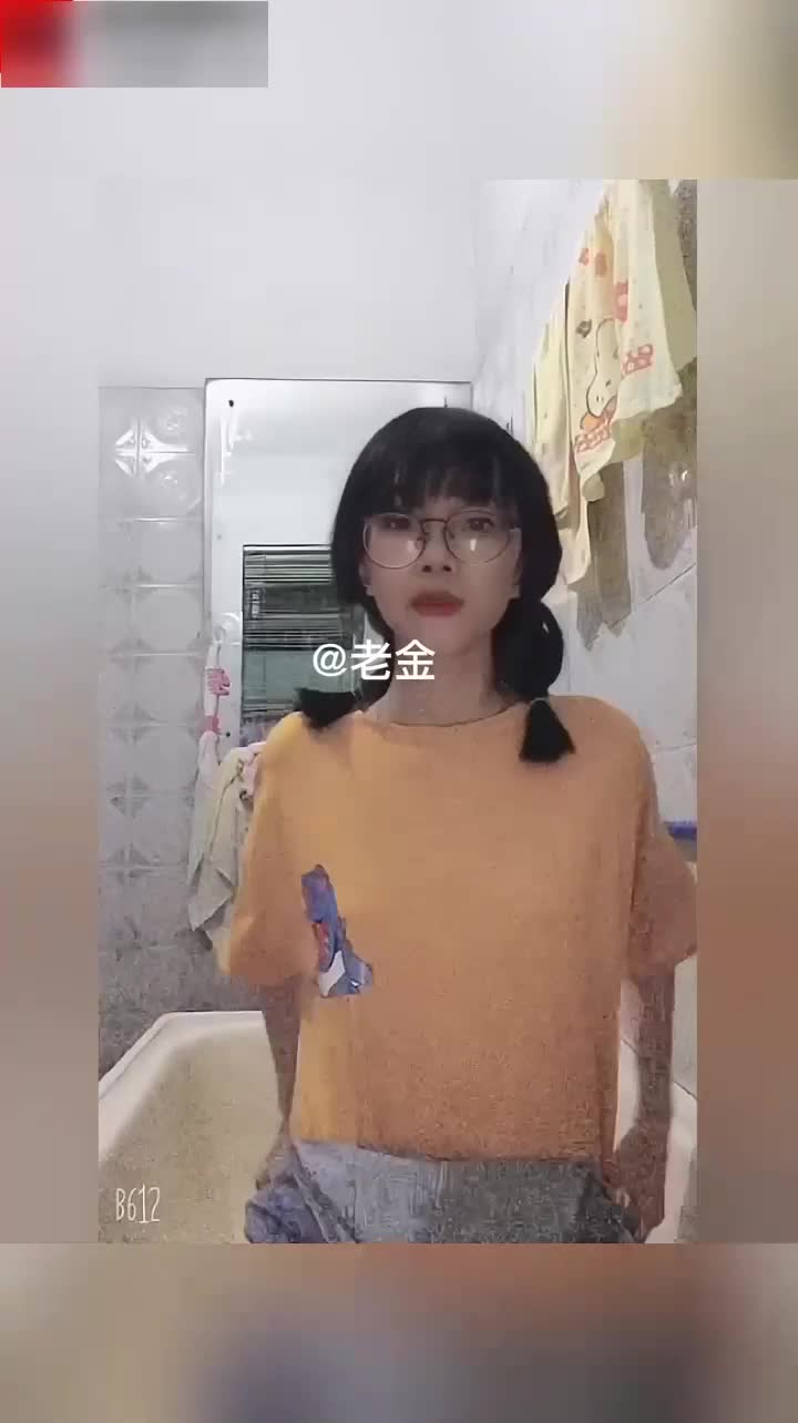 #乱伦 #口交 #舔阴 #足交 #反差婊
青岛乱伦闩猥琐哥哥乱伦高中妹妹