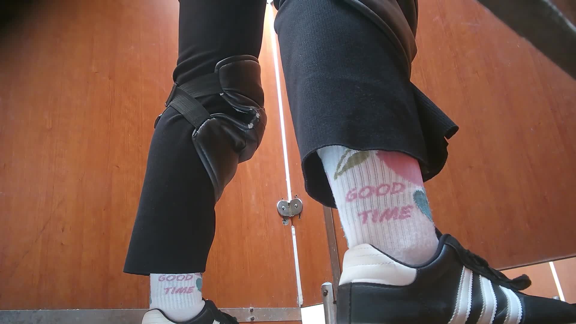 ri.bi-商场女厕全景偷拍几位美女少妇 各种肥美的大鲍鱼