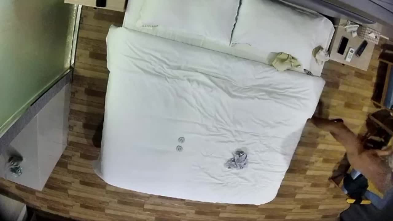 #偷窥 #女上位 #露脸 #骚货 #淫叫
奸夫淫妇开房偷情惨遭偷拍激烈四射骚货极度享受清晰对话