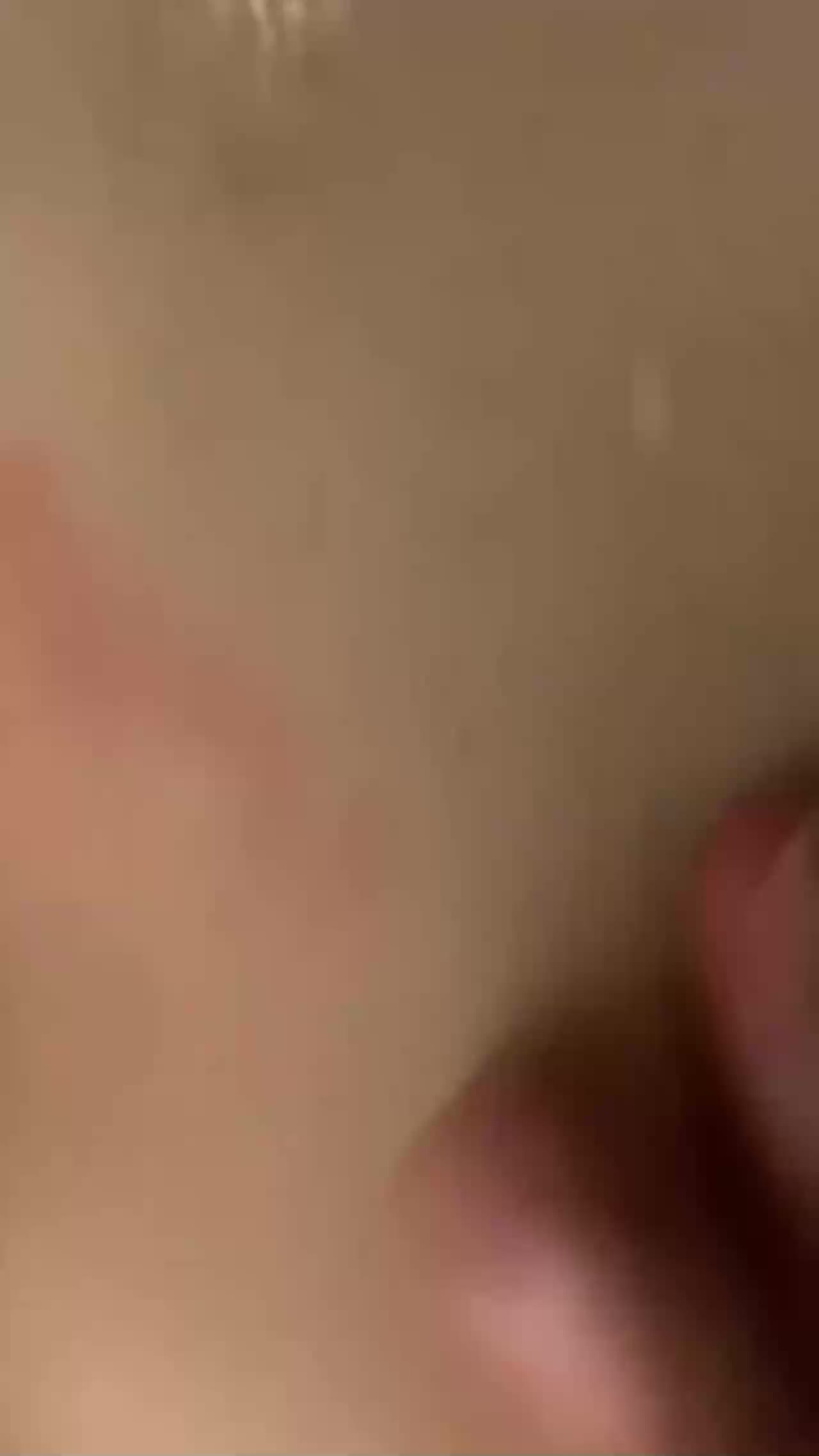 #口交 #深喉 #女上位 #第一视角 #狂插
我好爱你啊这样好深好舒服渣男约啪高颜值母狗一双魅惑的眼睛在口交的时候深情望着渣男舌头在龟头上转圈刺激这样的精神肉体刺激把渣男搞的心痒难耐