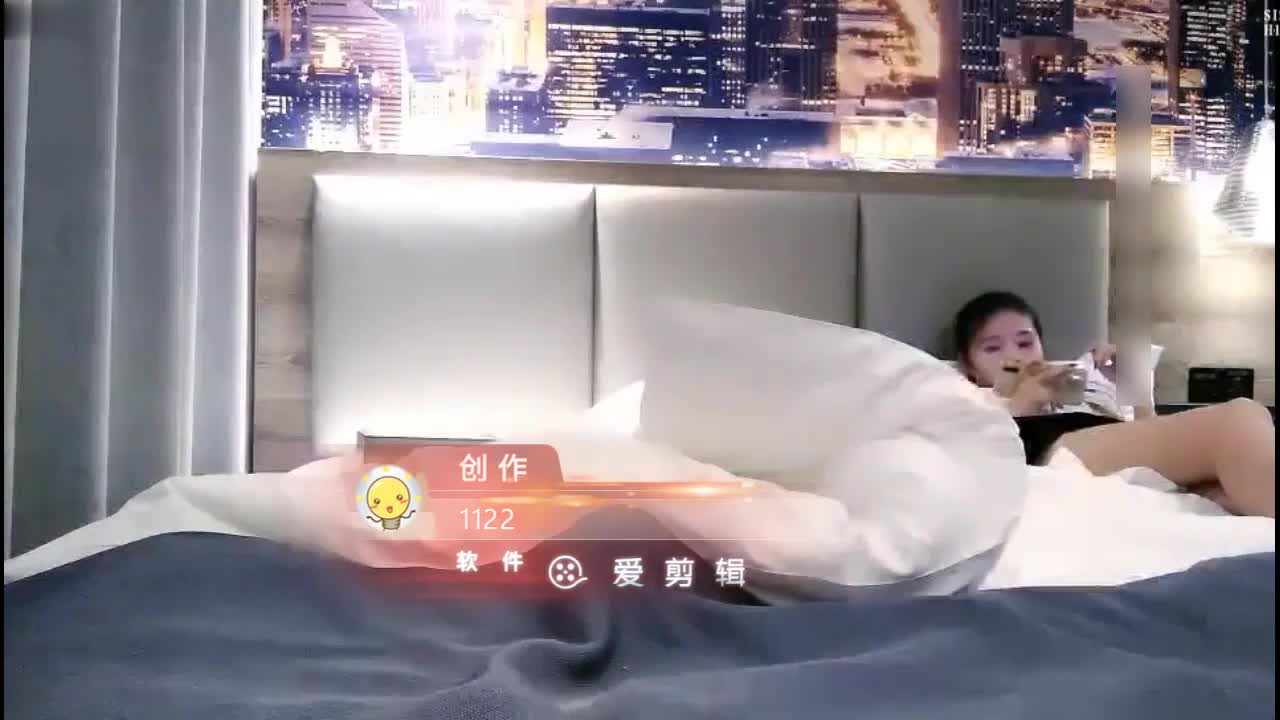 #女上位 #偷拍自拍 #探花 #素人 #业余真实
马尾漂亮学生妹真是嫩啊前凸后翘好身材骑在鸡巴上套弄起伏啪啪响亮翘臀碰撞滋味很爽