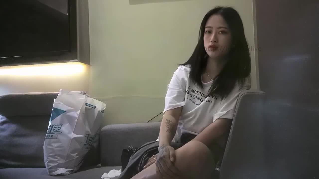 #淫语 #射精 #淫叫 #骚逼 #挑逗
清纯呆萌少女被操