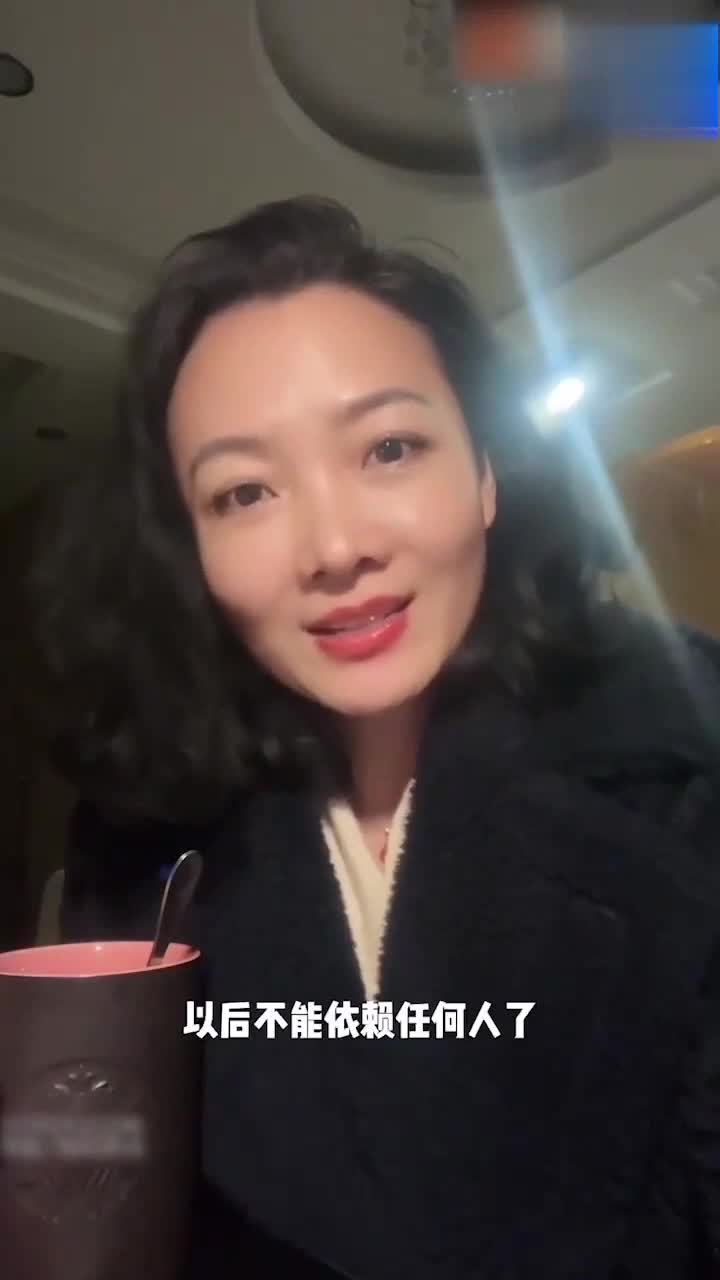 #乱伦 #熟女 #舔阴 #手指插入 #偷拍自拍
沪上富婆被儿子爆菊不找情人只想和儿子永远在一起