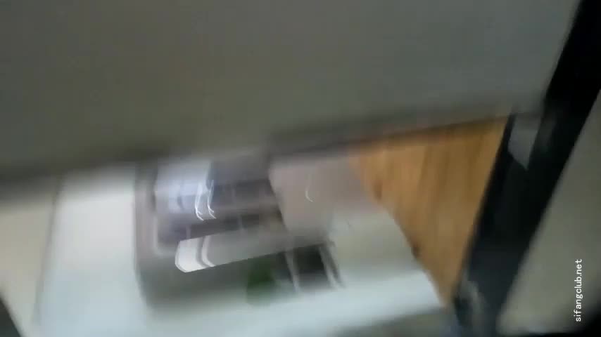 #偷窥 #偷拍自拍 #素人 #业余真实 #厕所
大神趴在女厕所里偷拍各种美女上厕所