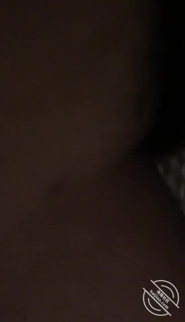 ri.bi@ 拽着我妈的头发疯狂后入真的爽的一批。