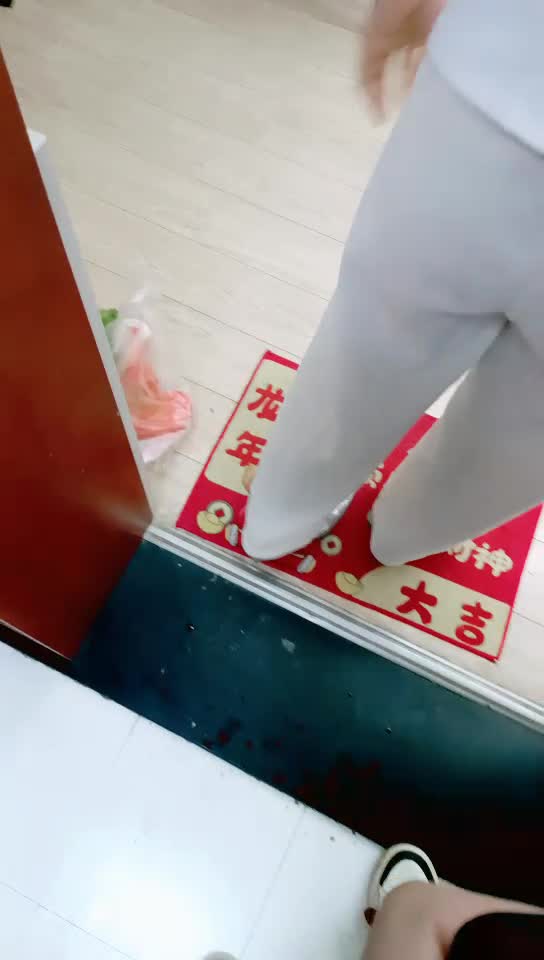 ri.bi-【剧情演绎】对白清晰有趣 各种勾引，欲拒还羞，被大屌插入后，无情征服，只能淫叫！