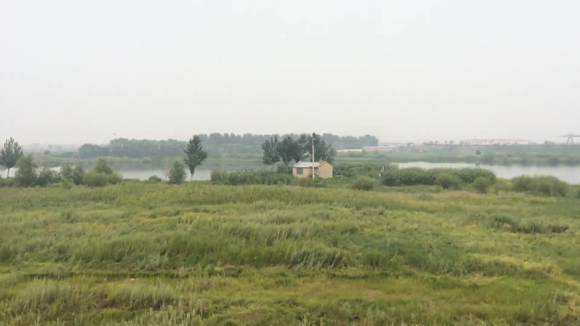 ri.bi-小老板带着漂亮小姨子开车去郊外打野战 先尿个尿完美露脸