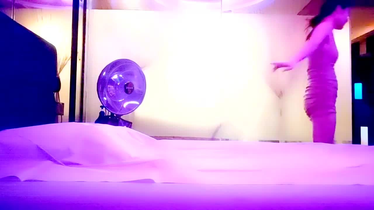 ri.bi-探访按摩店 会所按摩血泪教训，颜值越高态度越差，小伙抱怨妹子太机车了！