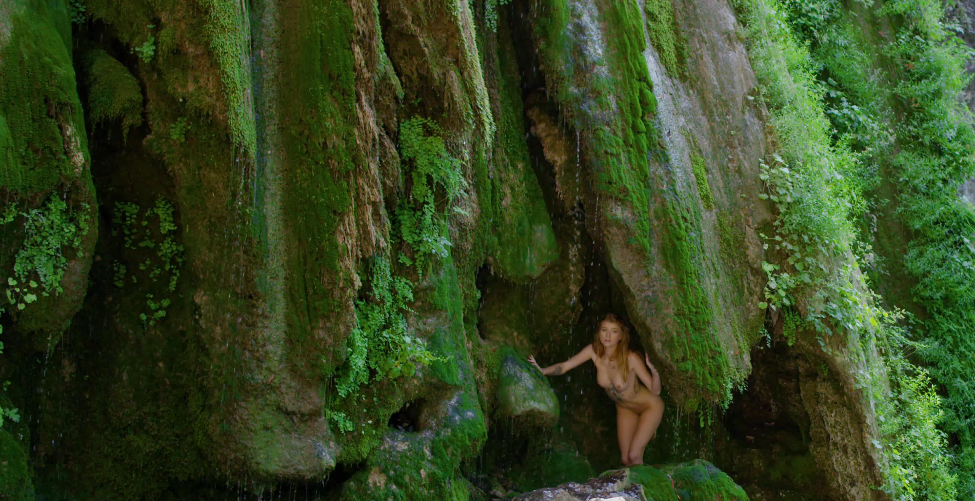 baremaidens.18.03.19.arya.faye.shower