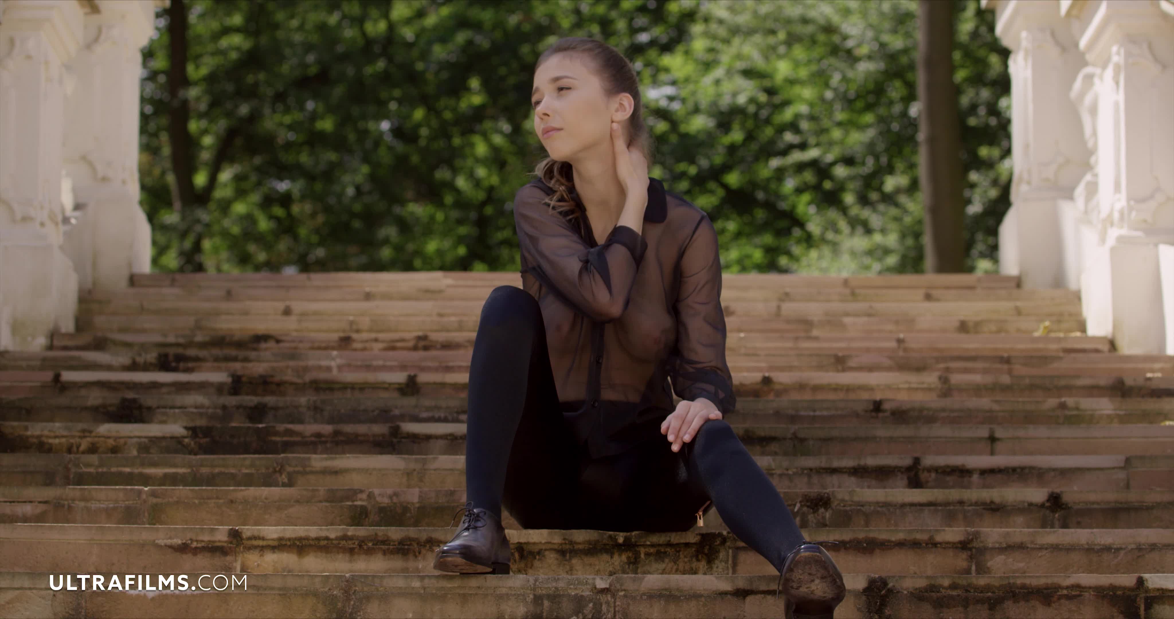 DIESELACCESS.ULTRAFILMS.17.12.04.Milla.Azul.Sculpture.Alive_4096x2160_60fps