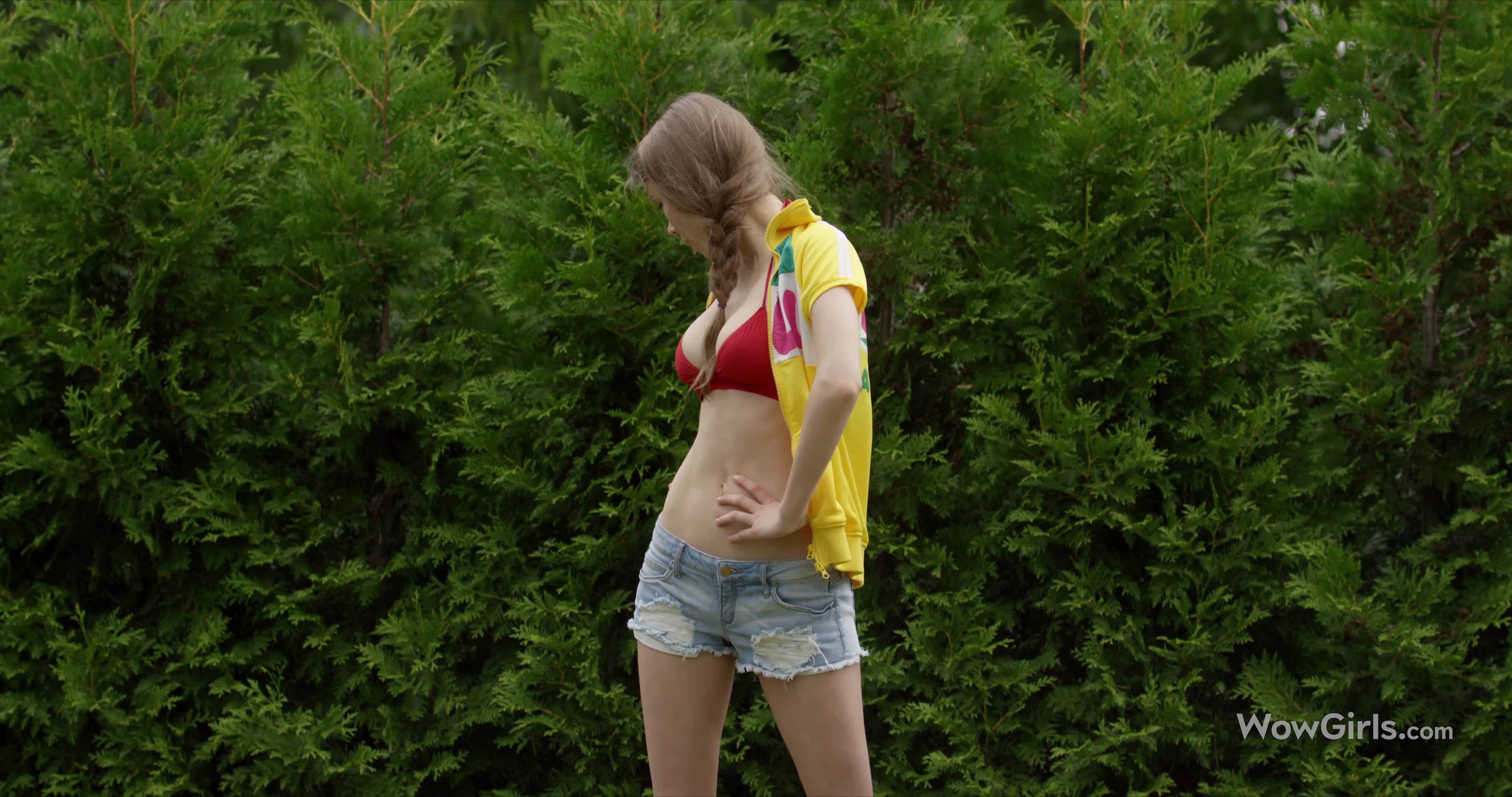 DIESELACCESS.WOWGIRLS.18.09.18.Milla.Azul.Organic.Beauty_4096x2160_60fps