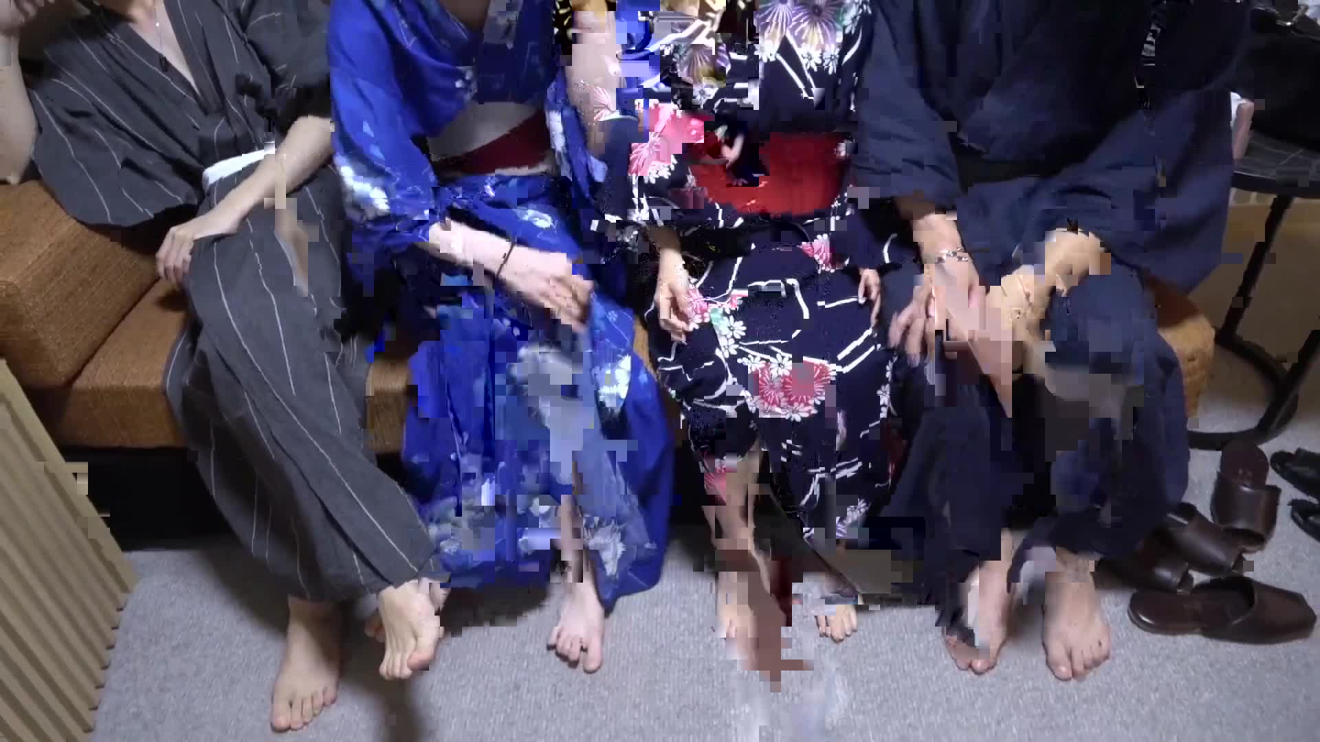 99花火大会の帰りにデカチン男3人に浴衣姿の女の子達が中出しされまくってる動画です