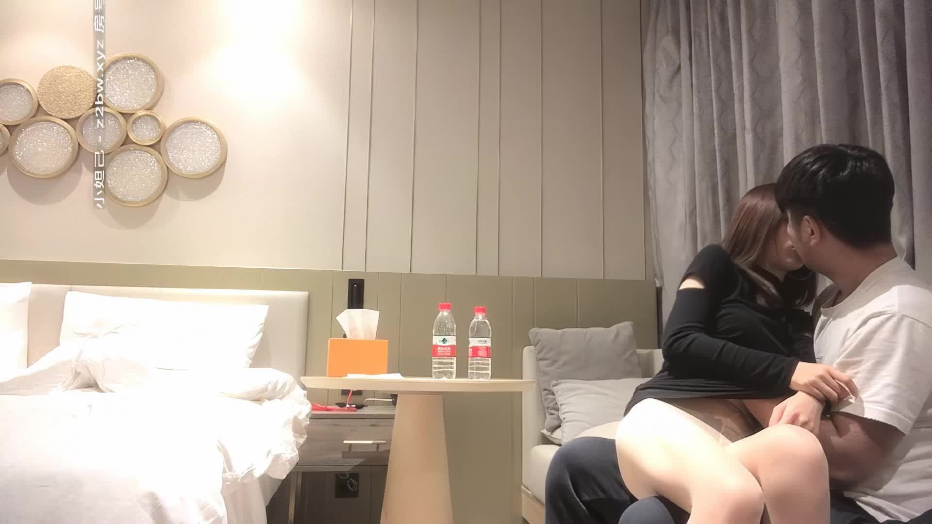 AI画质增强】20201208小宝寻花约了个颜值不错黑衣大奶妹子啪啪口交舔弄上位骑坐大力抽插猛操