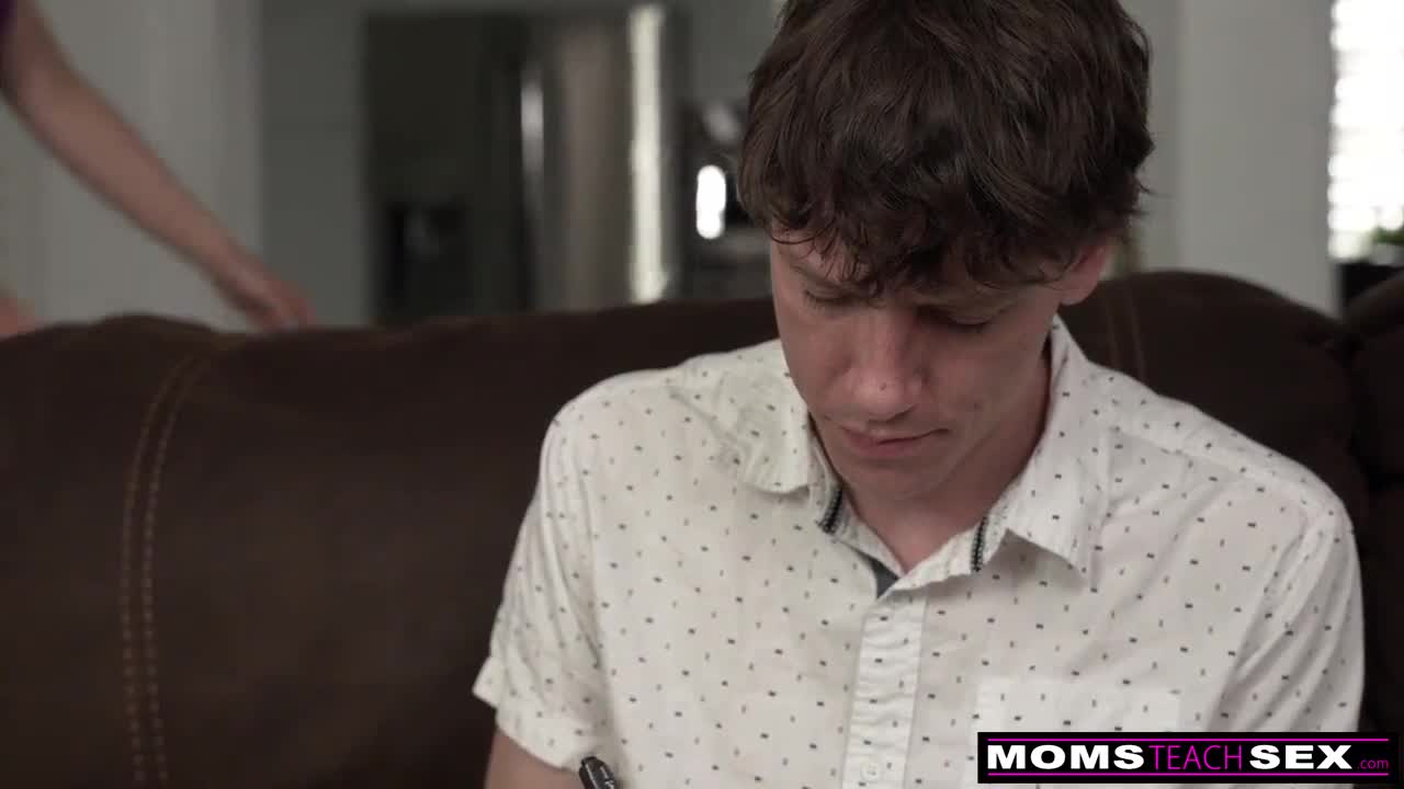 Moms Teach Sex - Step Moms BFF Oh my god he has a boner搜黄---只搜黄的  @soohuang