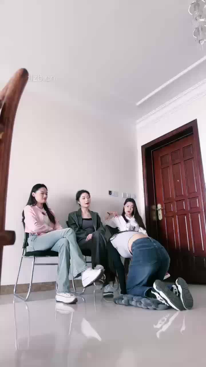 2048.hk@宸宸TJ：三S开发新女慕伺候视角1