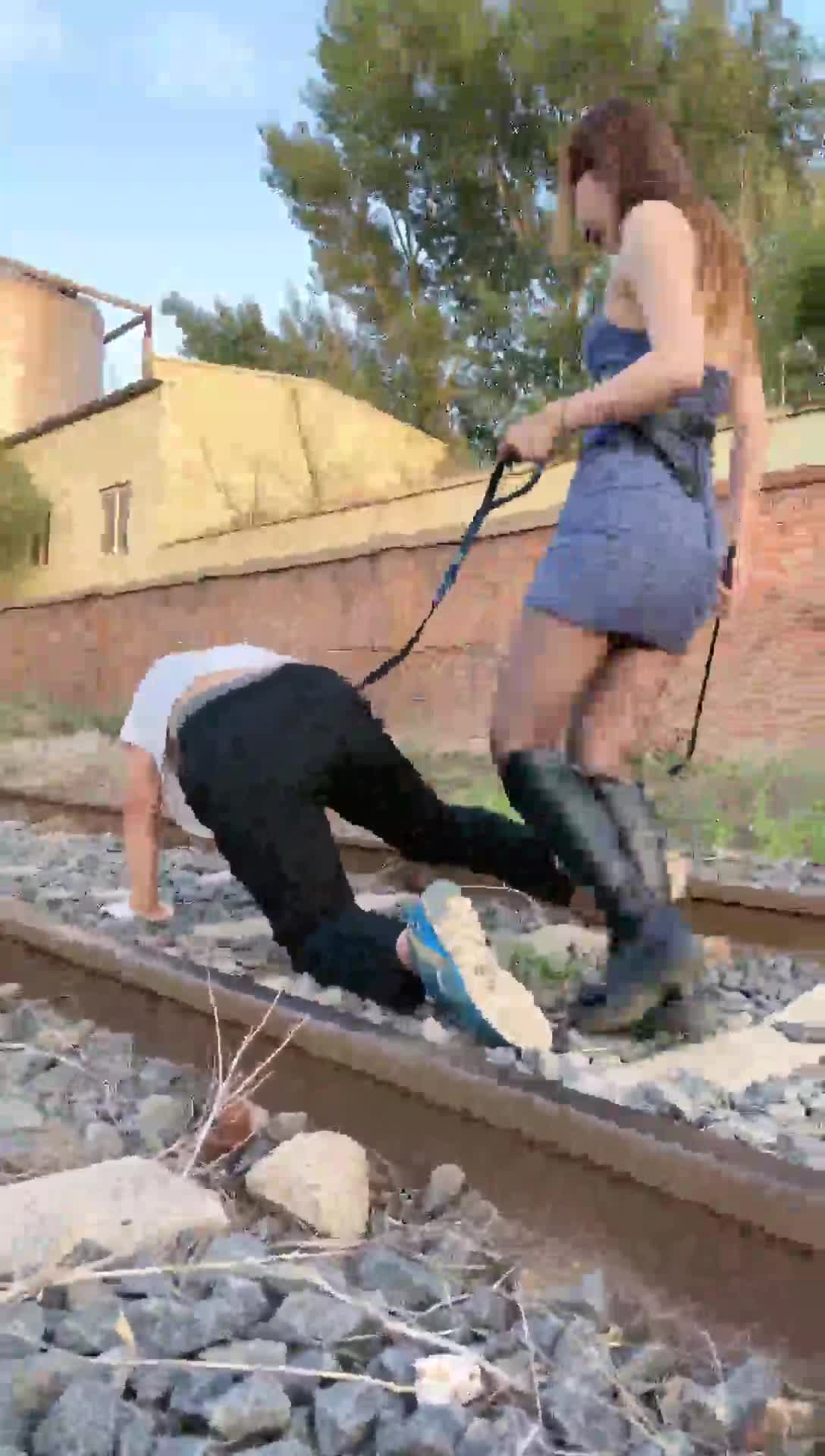 2048.hk@领主老大TJ：户外调教遛狗踢裆跳踩