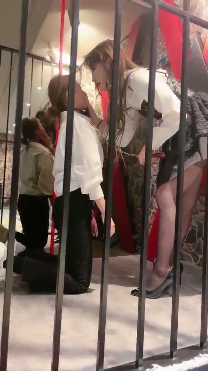 2048.hk@领主老大TJ：女奴奴下奴遛狗掐脖子舌吻女奴