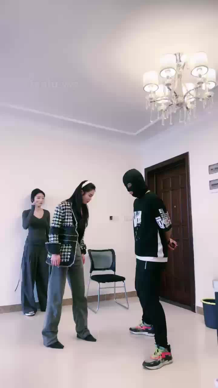 2048.hk@宸宸TJ：三S带素人入圈反绑群殴耳光虐乳踢裆暴踹下