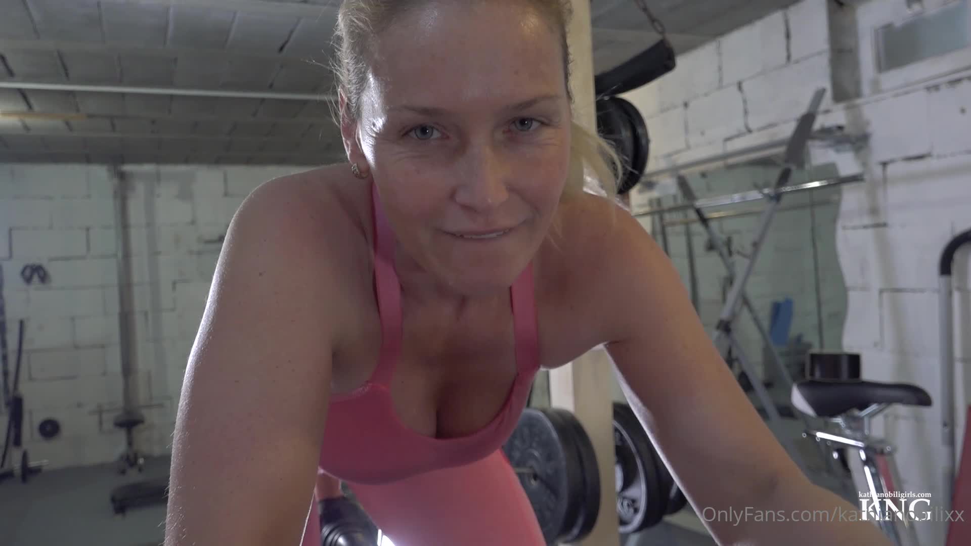 2048.hk@KathiaNobilicumsonthebike.mp4