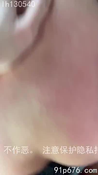 2048.hk@91Pron2025.5.12号35岁良家熟女正是饥渴的年纪，约在车上车震，看见大鸡八猛吃拍打骚臀