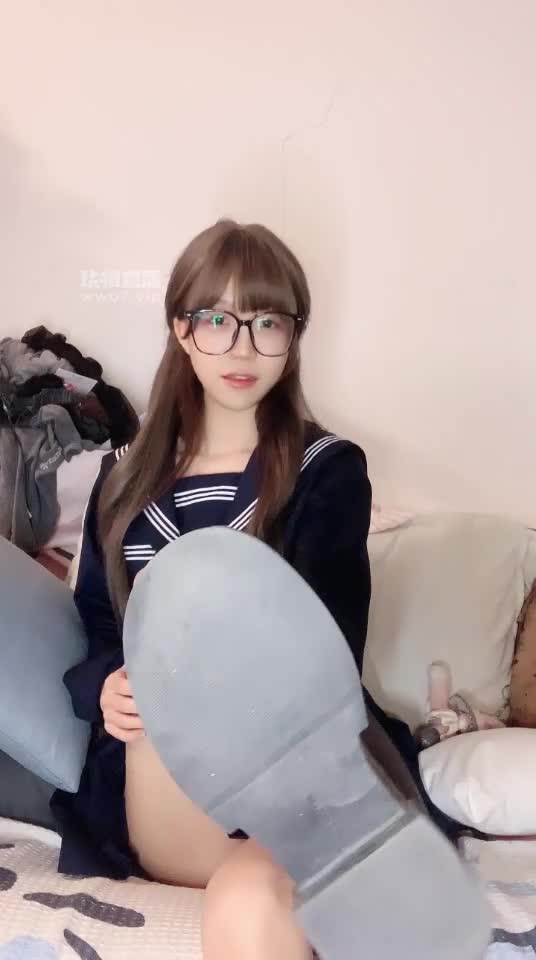 2048.hk@鹿可 红绿灯 腹黑JK萝莉 拜倒在臭黑棉袜之下 粗口羞辱废物 和臭脚萝莉的皮鞋交配