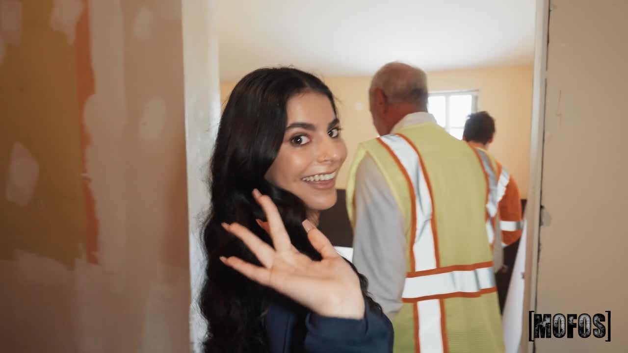 [LetsPostIt.com-2024]-AngelGostosa-TheConstructionCrew