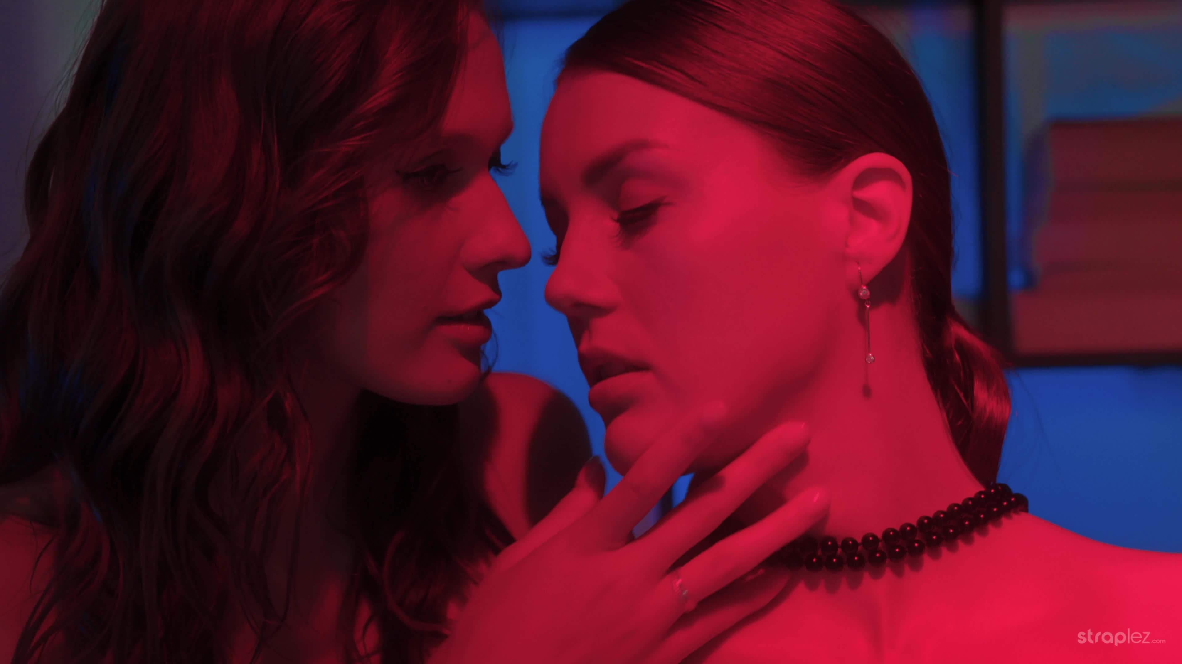 straplez.23.05.25.stacy.cruz.and.charli.red.oiled.duet.4k