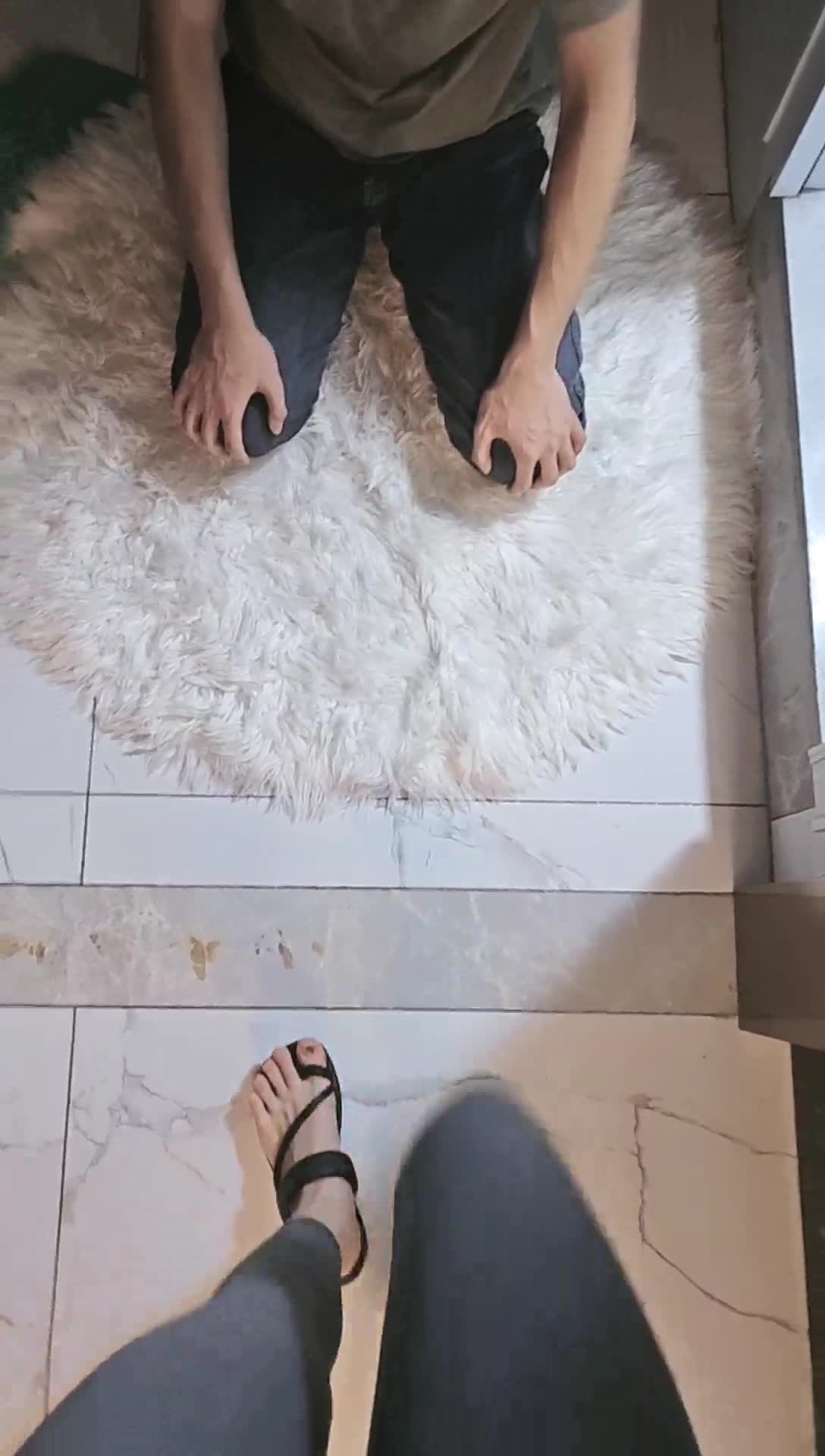 @2048.hk嘉妮S 149_调教31分钟_骑脖踩踏胯下辱腿绞揪耳朵