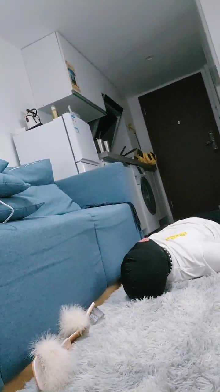 @2048.hk嘉妮S 009_极限踩踏51分钟_极限踩踏磕头耳光蹦迪_VTL18533