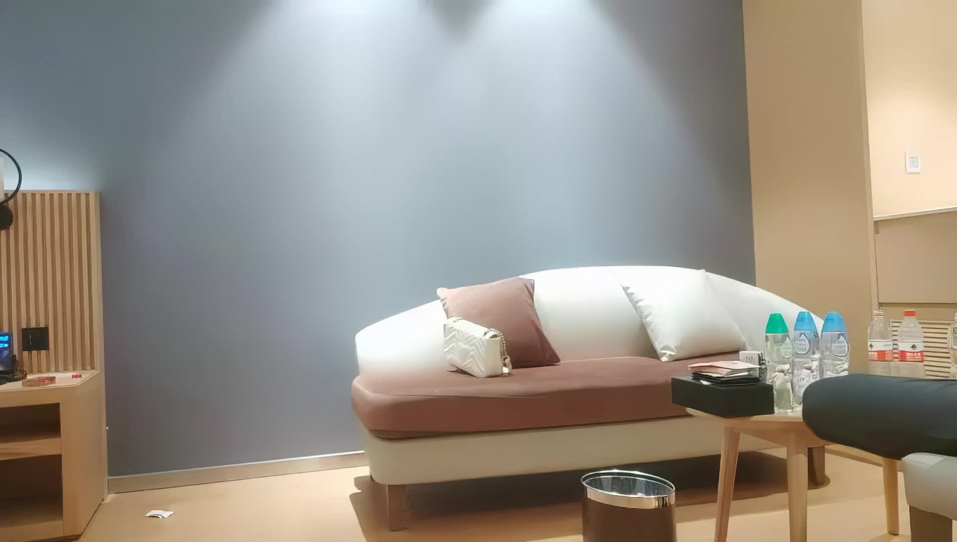 【@A@I@高@清@2@K@修@复@】@9@1@沈@先@森@嫖@娼@大@师@带@你@找@外@围@，@同@时@来@两@妹@子@留@下@清@纯@嫩@妹@，@摸@逼@舔@屌@深@喉@插@嘴@骑@乘@后@入@，@操@的@很@爽@浴@缸@洗@澡