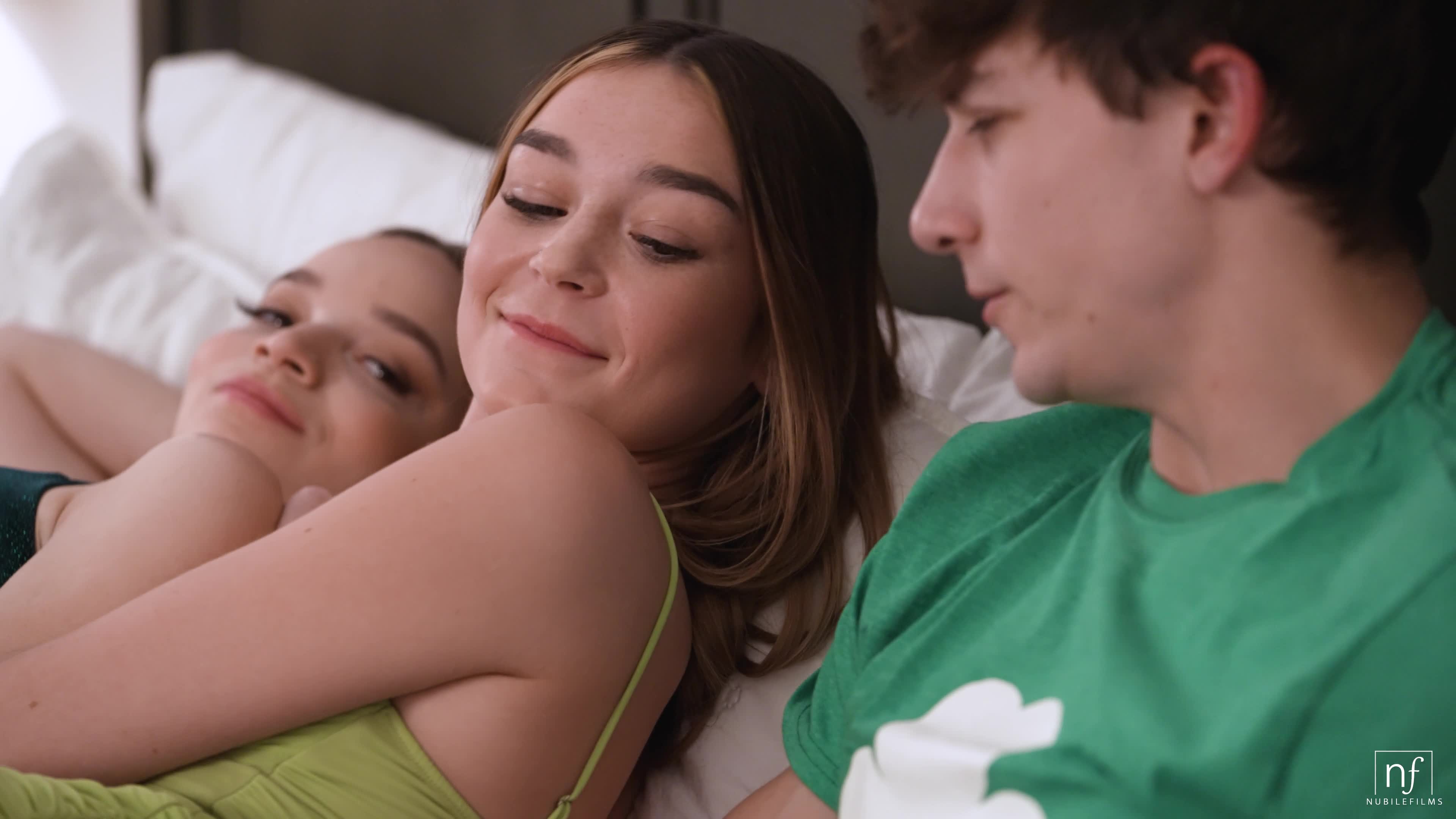 nubilefilms.25.03.13.della.cate.and.selina.imai.more.than.a.friend.4k