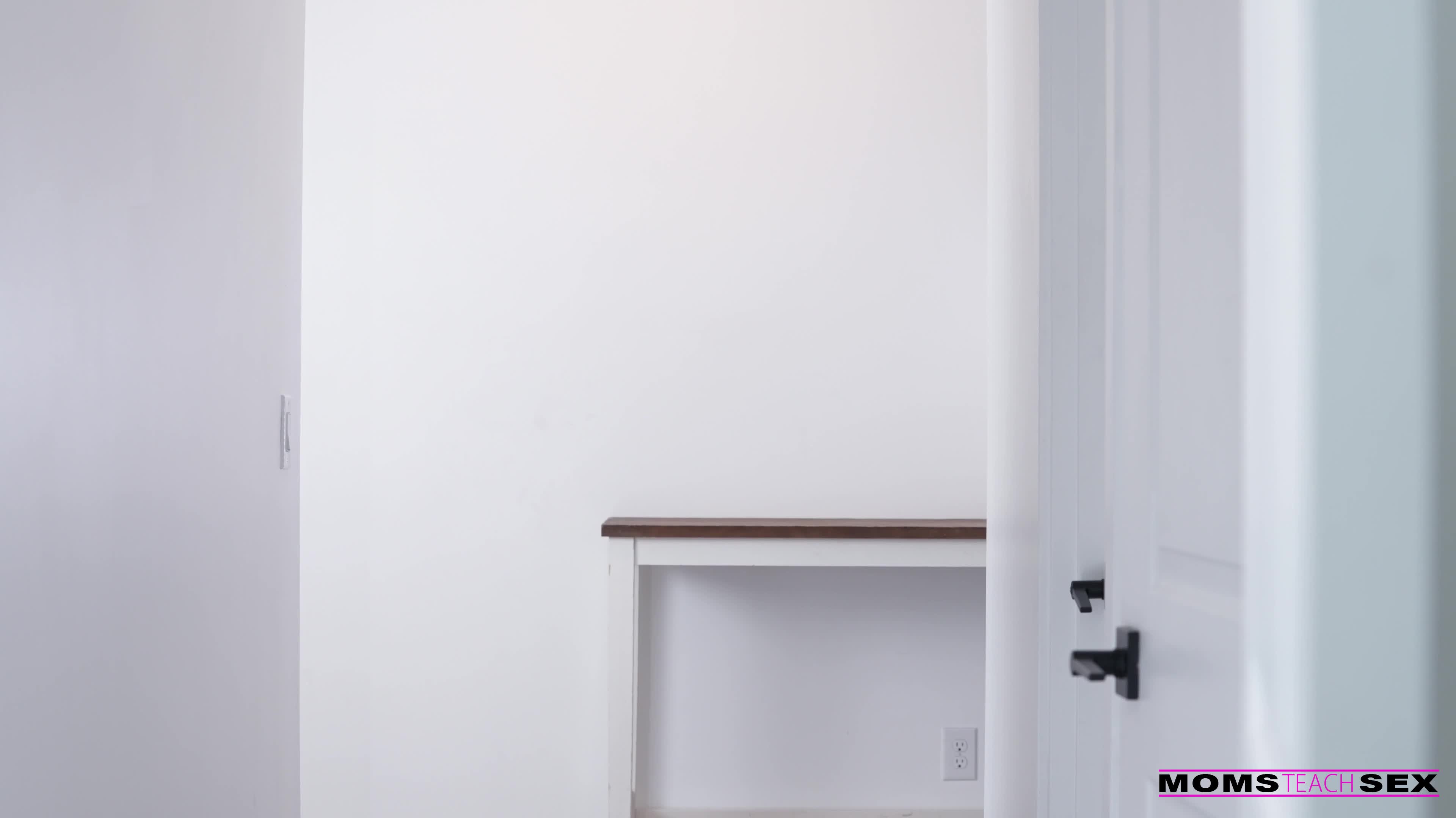 momsteachsex.25.02.25.bunny.madison.stepmom.makes.me.hard.for.a.dick.pic.4k