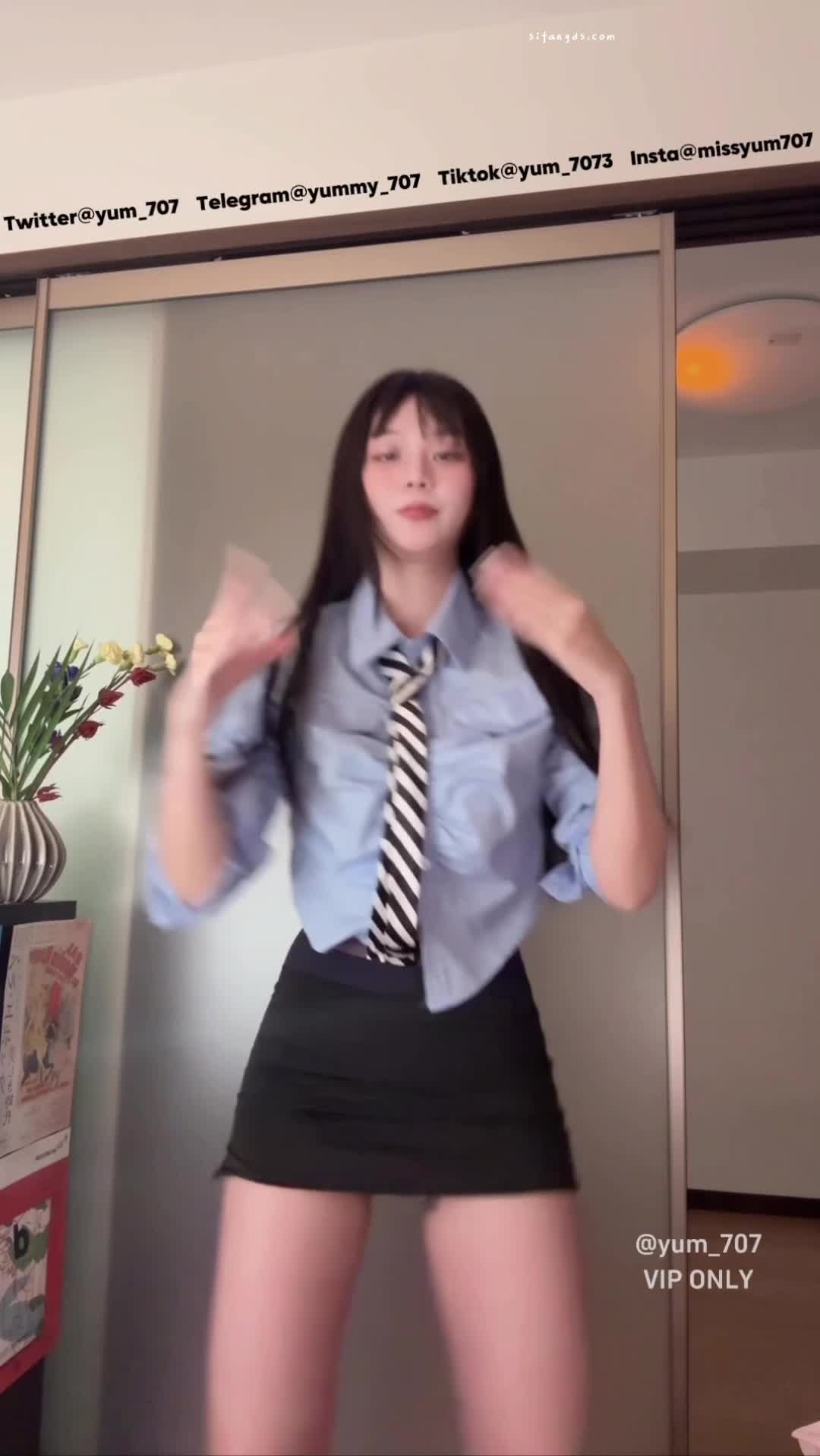 2048.hk@25.08 2048.hk@推特动感裸舞小美女玉米YUM_707会员8月最新福利裸舞科目三 (17)