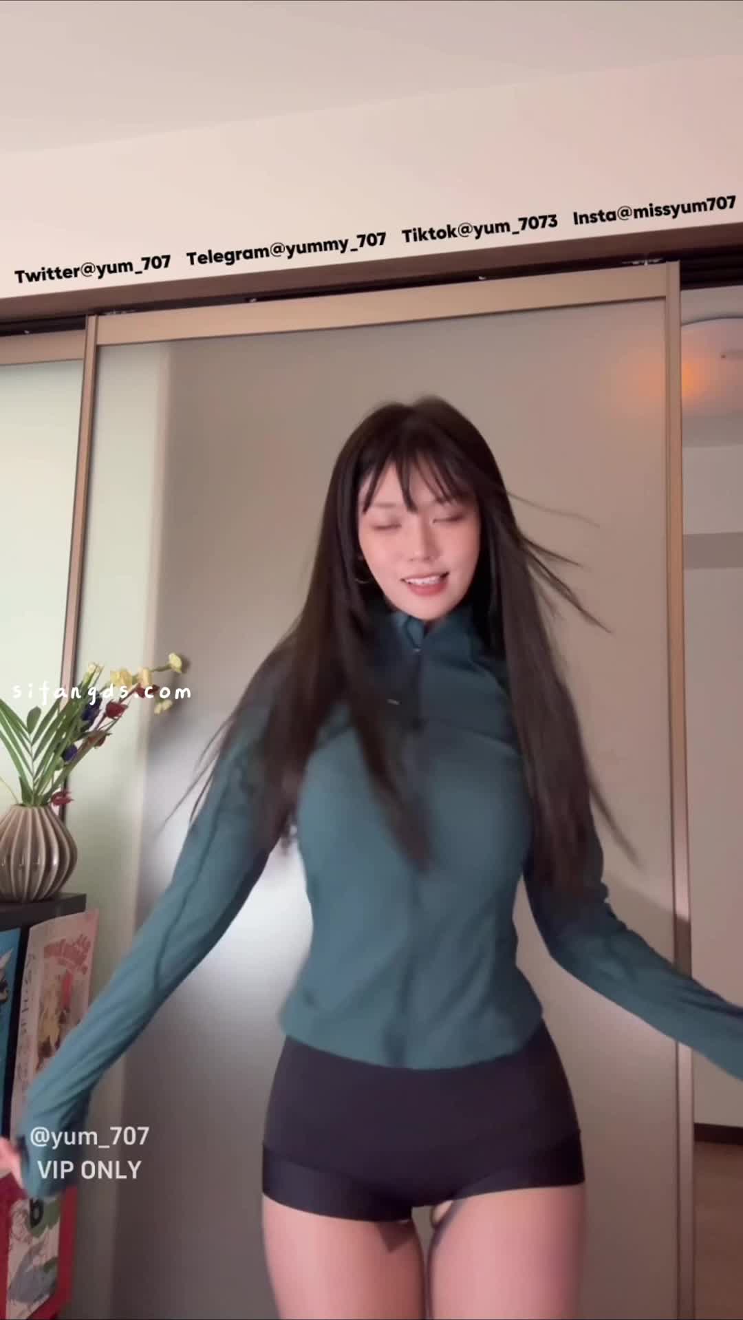 2048.hk@25.09 裸舞开档丝和紧身衣绝配9月新上 (2)