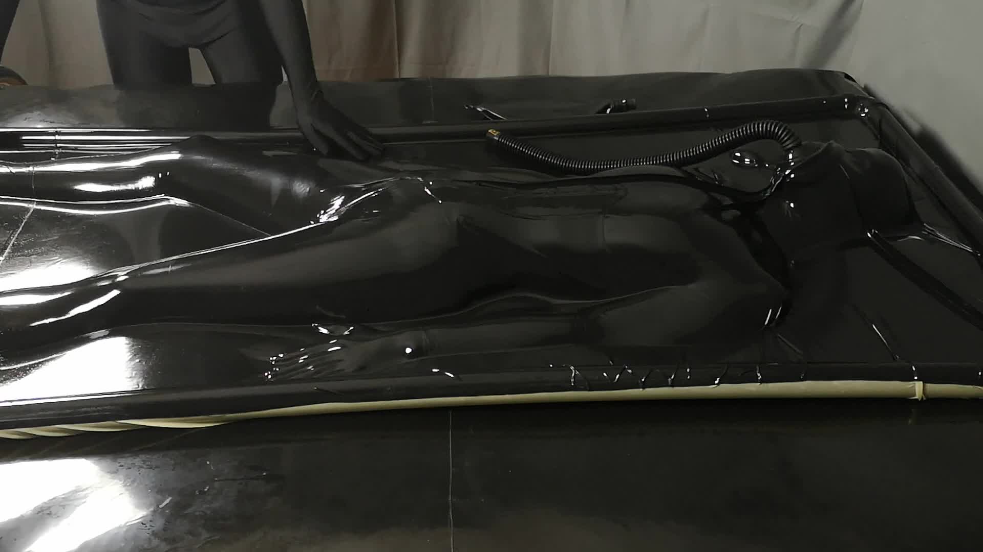 2048.hk@Rebreather bag in the vacbed 1 of 2
