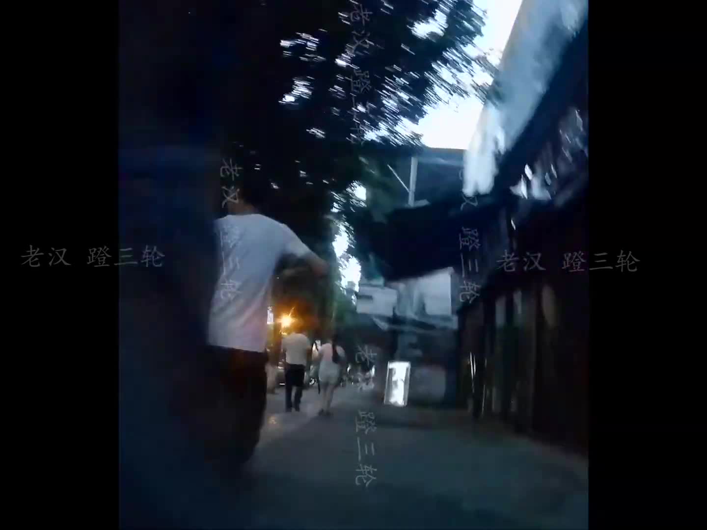 2048.hk@四川— 泸州 傍晚到路边去看看小姐姐上班情况